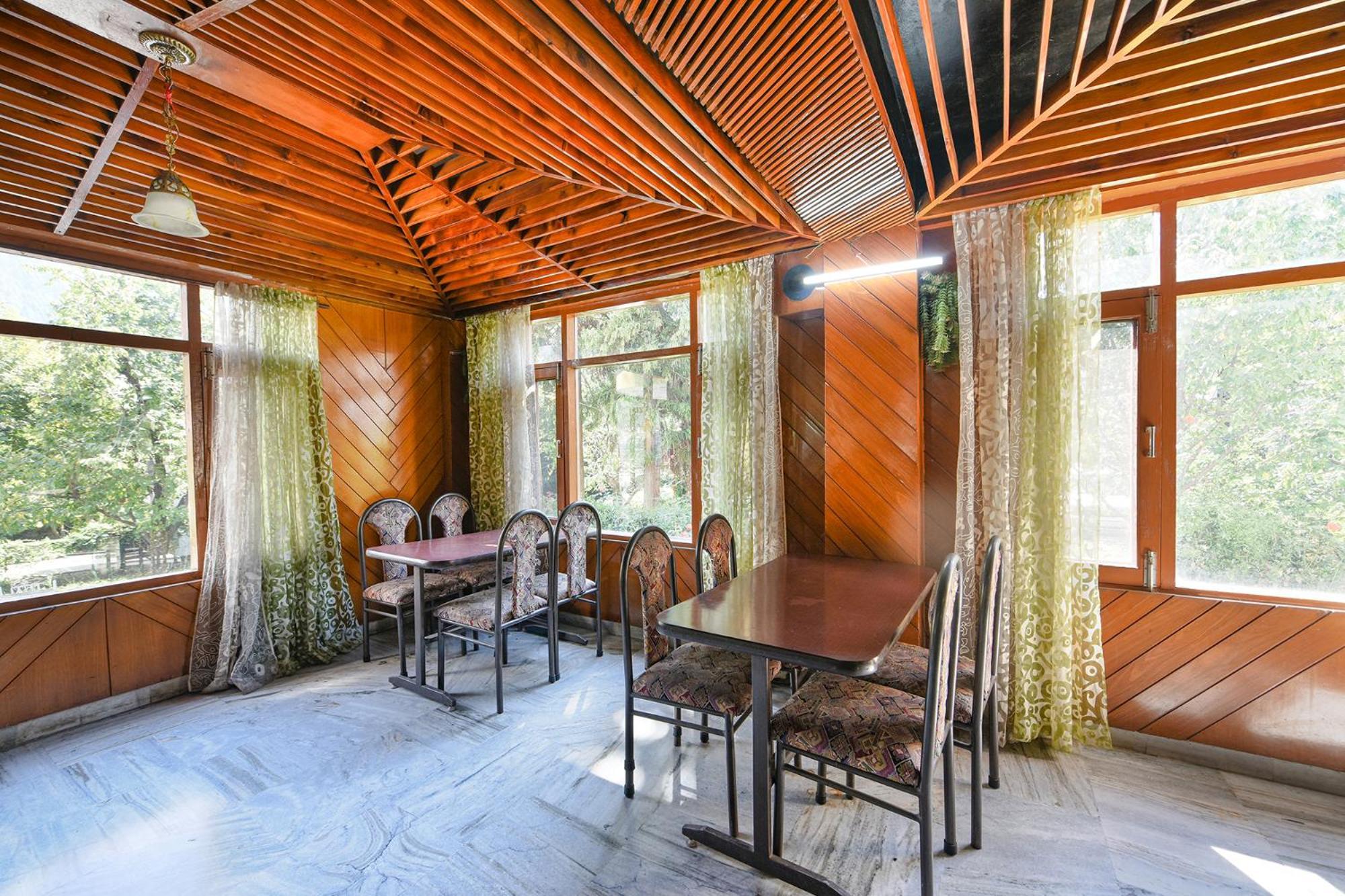 Fabhotel Zarim Manāli Екстериор снимка