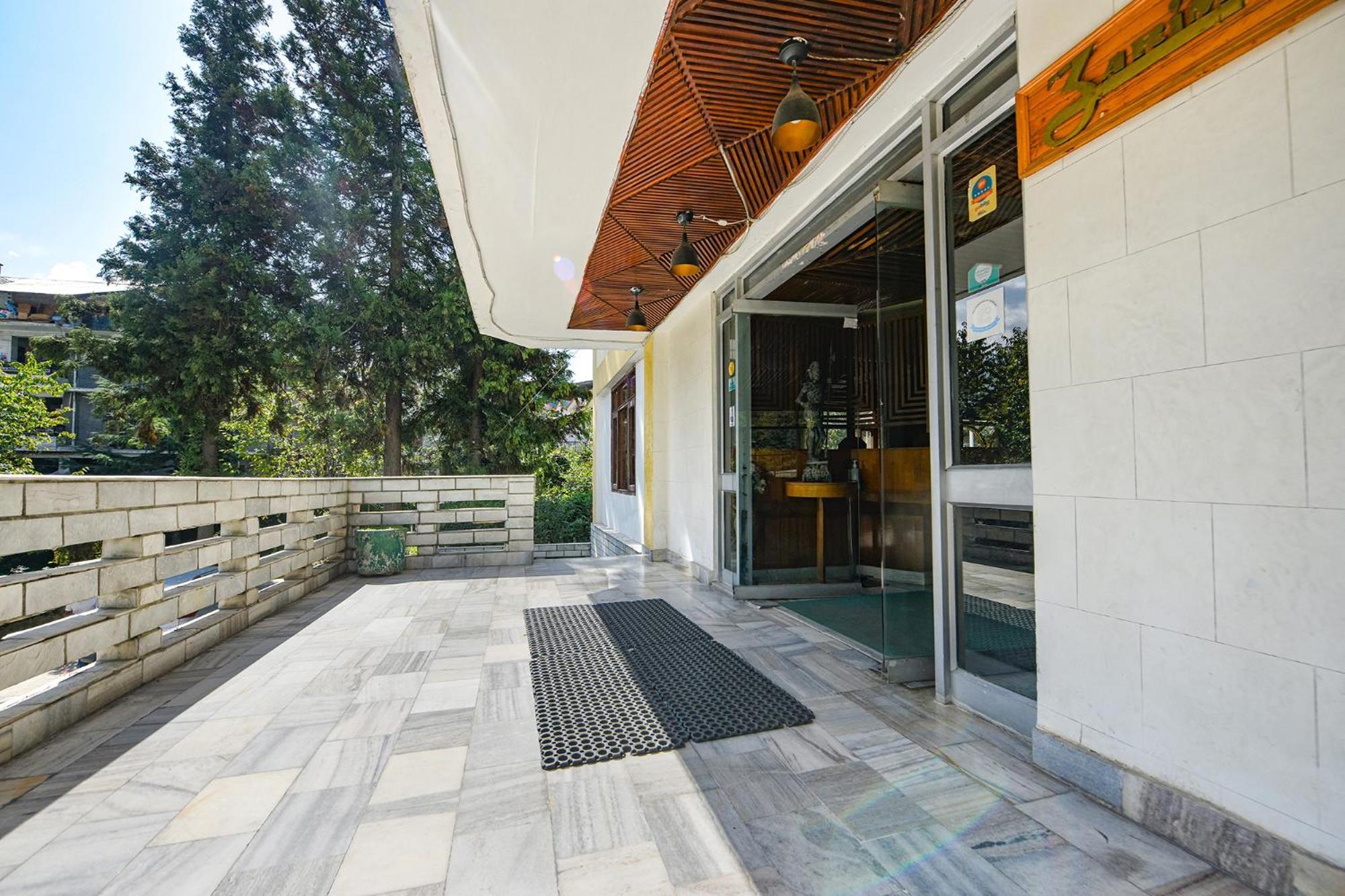 Fabhotel Zarim Manāli Екстериор снимка