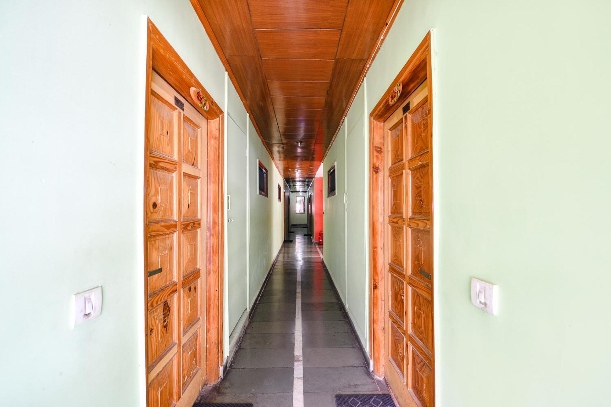 Fabhotel Zarim Manāli Екстериор снимка